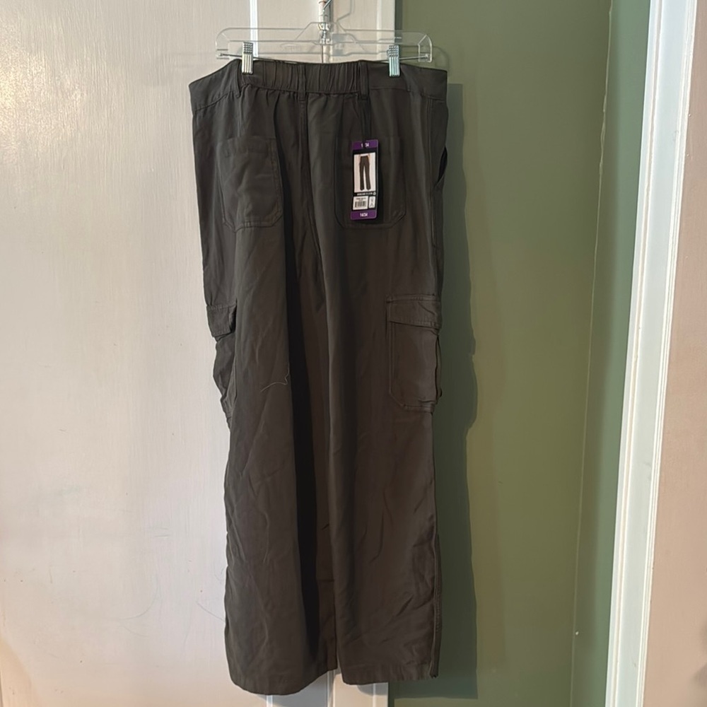 Well Worn Ladies' Wide Leg Cargo Green Size 14/34